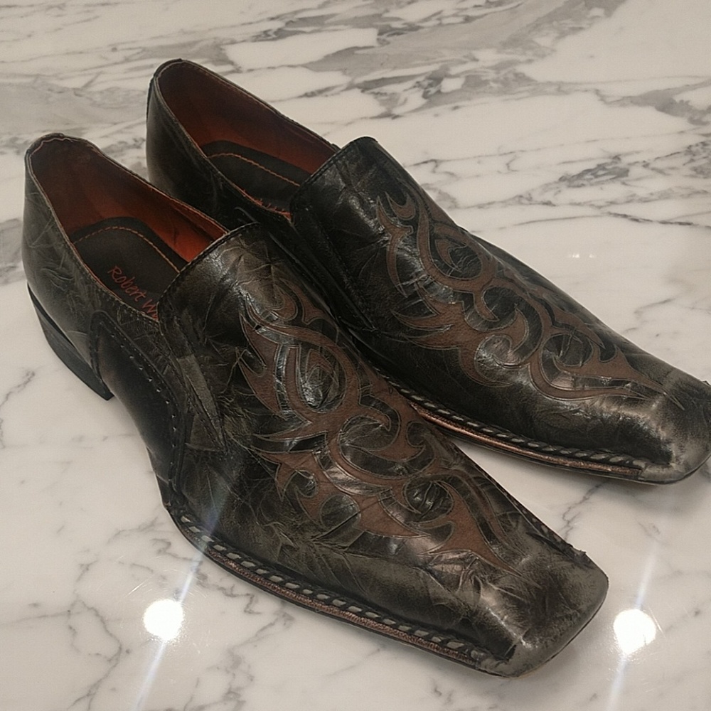 Men's distressed embossed loafers